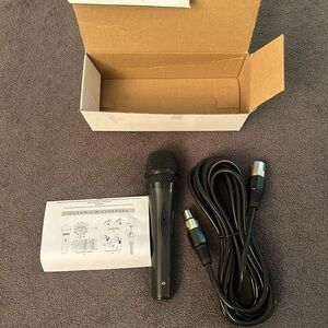 Dynamic Microphone with Black Cable